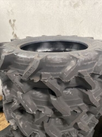 NEW TRACTOR TYRE R1 8.3-22