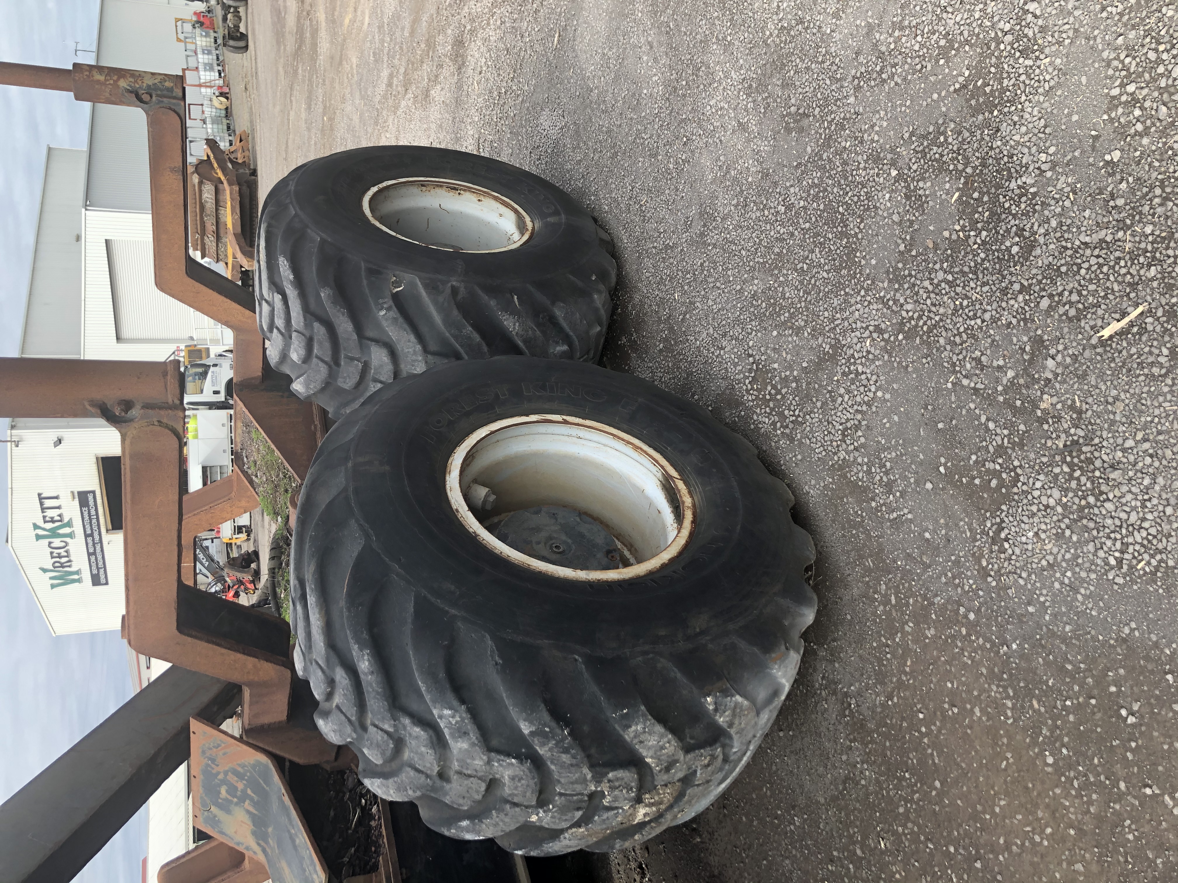 TF820E tyres and rims
